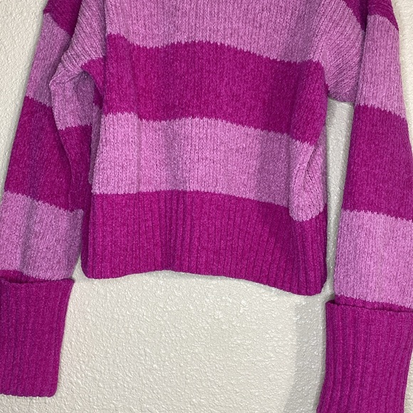 Pink Rose Turtleneck Cropped Sweater NWOT Size M - Picture 8 of 10